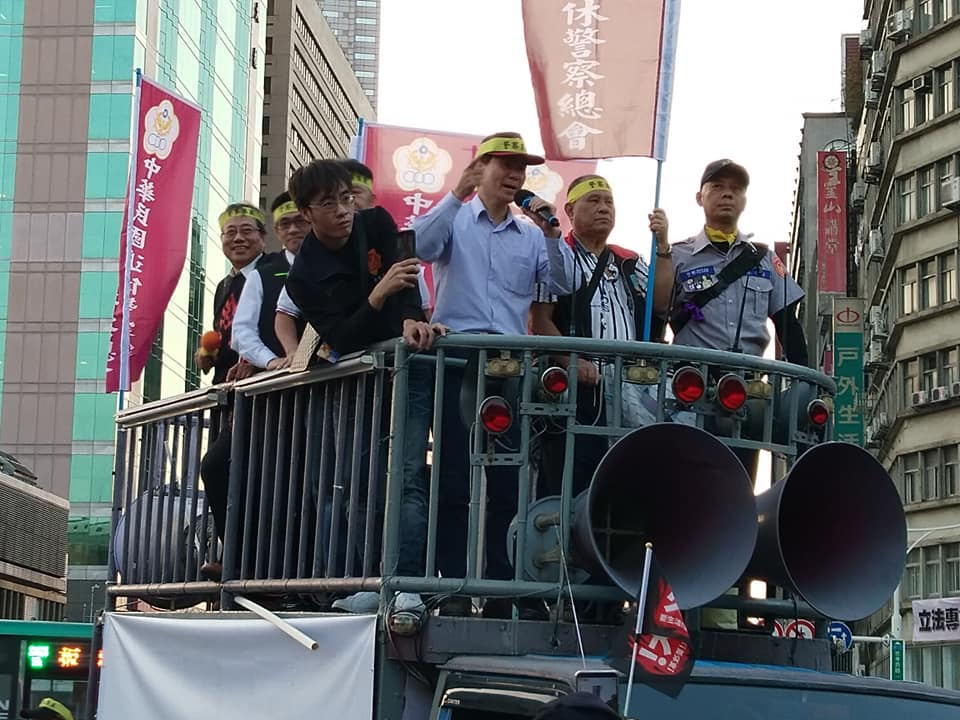 不滿太陽花警察執法判賠退警政院抗議爆推擠 新聞 Rti 中央廣播電臺